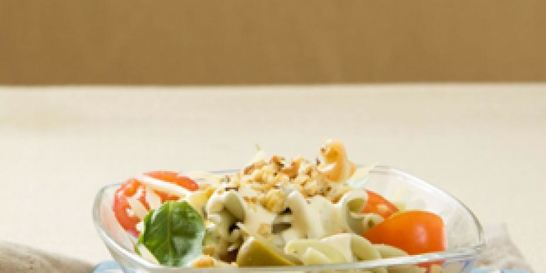 Салат с помидорами и оливками