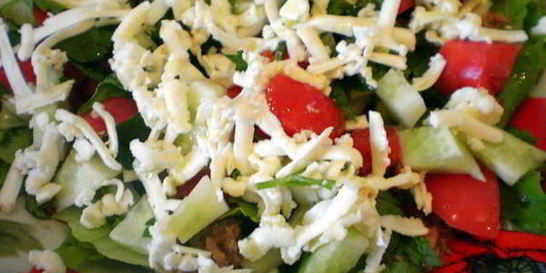 Салат с тунцом и сыром фета