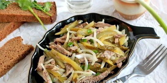 Салат Шахтерский с солеными огурцами