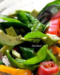 Салат шпинатный с авокадо