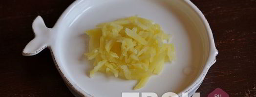 салат со шпротами. Шаг 2