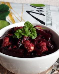 Салат со свеклой, черносливом и отрубями