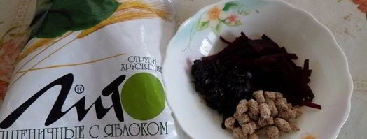 салат со свеклой, черносливом и отрубями. Шаг 6