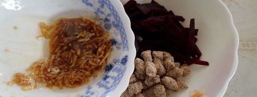 салат со свеклой, черносливом и отрубями. Шаг 7