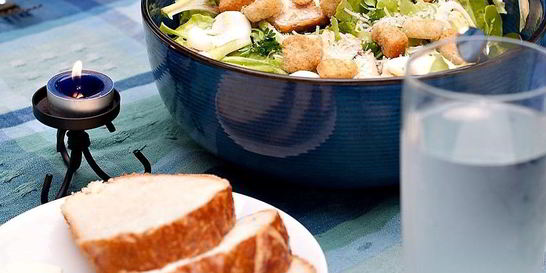 Салат Цезарь классический