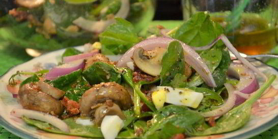 Шпинатный салат с грибами