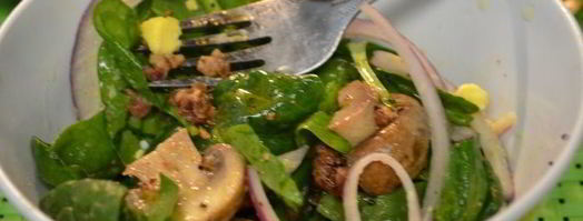 шпинатный салат с грибами. Шаг 3