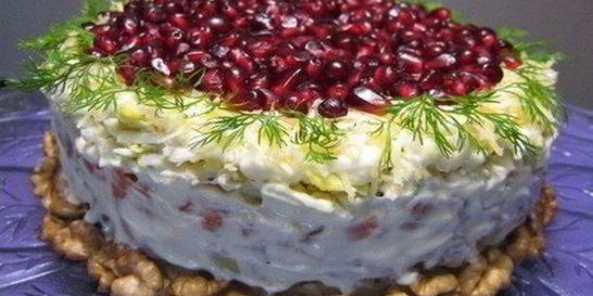 Слоеный салат Красная Шапочка с куриной грудкой