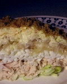 Слоеный салат Нежность с курицей и бананом