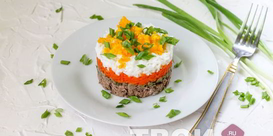 Слоеный салат с говяжьей печенью