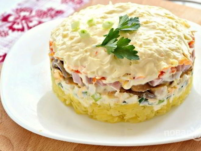 Рецепт слоеного салата с маринованными грибами