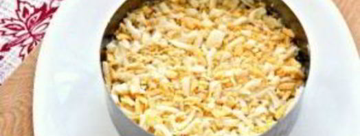 слоеный салат с маринованными грибами. Шаг 4