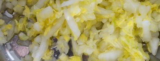 сочный салат с овощами и крабовыми палочками. Шаг 2