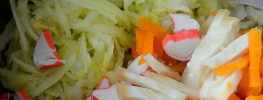 сочный салат с овощами и крабовыми палочками. Шаг 4