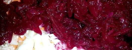 свекольный салат смерть вампирам на halloween. Шаг 8