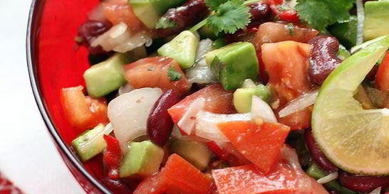 Техасский новогодний салат с авокадо