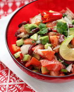 Техасский новогодний салат с авокадо