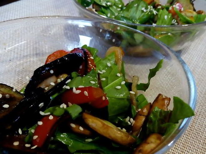 Рецепт теплого овощной салат с щавелем