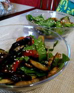 Теплый овощной салат с щавелем