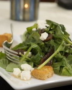 Теплый салат из разноцветного мангольда с кедровыми орешками, чесноком и фетой