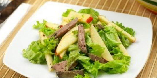 Теплый салат с куриной печенью