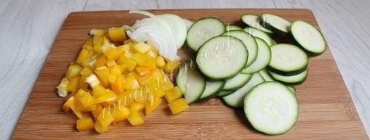 теплый салат с цукини и фаршем. Шаг 3