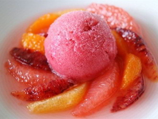 Рецепт цитрусового салата с пряным сиропом и грейпфрутовым сорбетом
