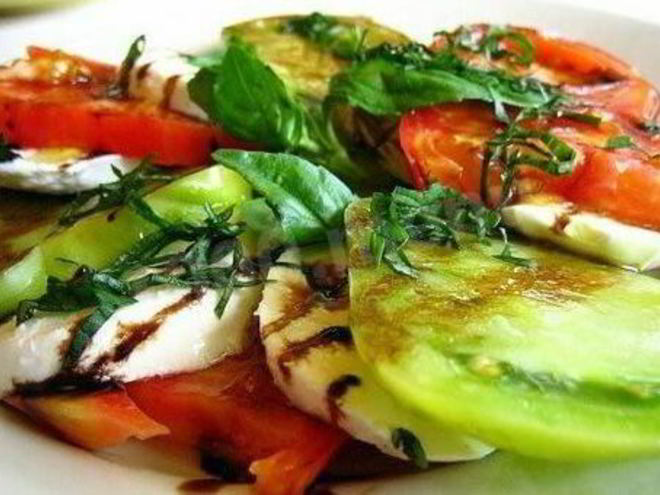 Рецепт вкусненького салатика с маринованными огурцами