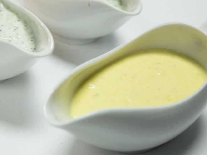 Рецепт йогуртового соуса с луком и чесноком