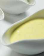 Йогуртовый соус с луком и чесноком