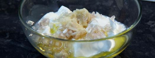 йогуртовый соус с луком и чесноком. Шаг 2