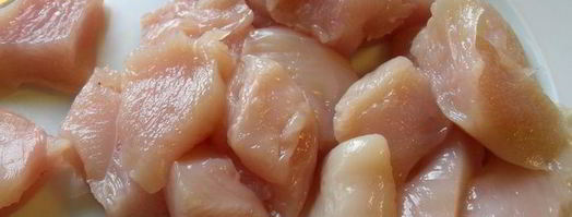 куриные шашлычки с беконом и черносливом. Шаг 3