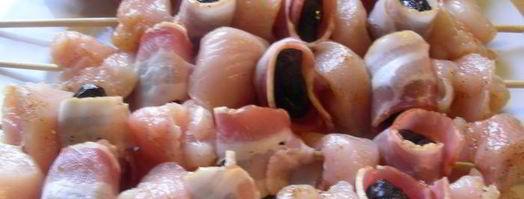 куриные шашлычки с беконом и черносливом. Шаг 4