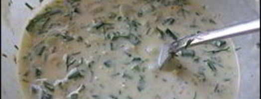 сливочный соус из сметаны, лука, чеснока и зелени. Шаг 7