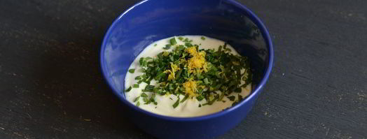 соус из йогурта с зеленью и хреном. Шаг 2