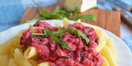 Соус из свеклы и голубого сыра к пасте