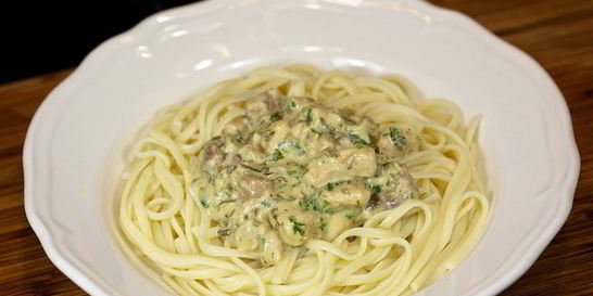 Соус с курицей и грибами