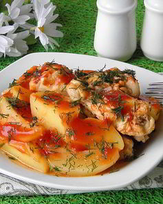 Соус с курицей и картошкой