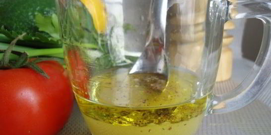 Заправка для салата с креветками и авокадо