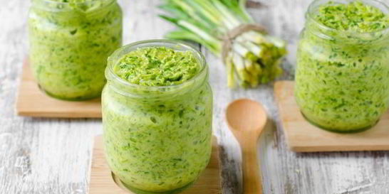 Зеленый франкфуртский соус на сметане