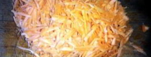 борщ с тушенкой в мультиварке. Шаг 3