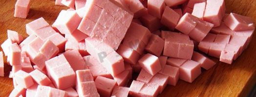 холодный борщ из маринованной свеклы с колбасой. Шаг 2