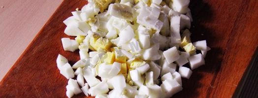 холодный борщ из маринованной свеклы с колбасой. Шаг 4