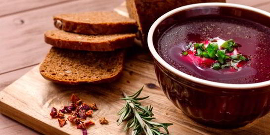 Летний борщ с ботвой