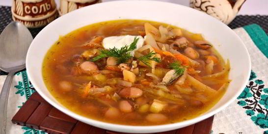 Постный борщ с килькой и фасолью