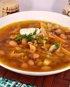 Постный борщ с килькой и фасолью