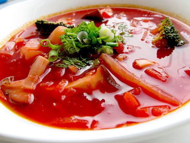 Рецепт вегетарианского борща с грибами и брокколи