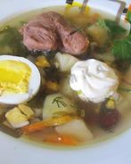 Зеленый борщ с крапивой, щавелем и яйцом