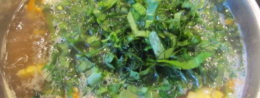 зеленый борщ с крапивой, щавелем и яйцом. Шаг 13