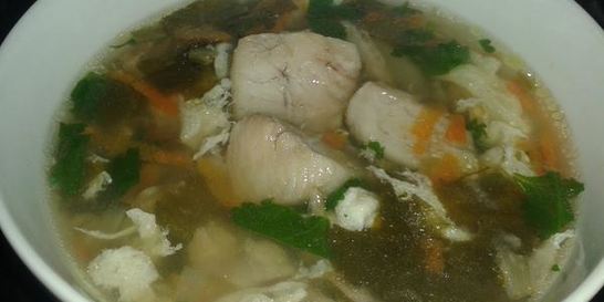 Зеленый борщ с сомом